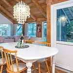 5 Person In Hovborg-by Traum